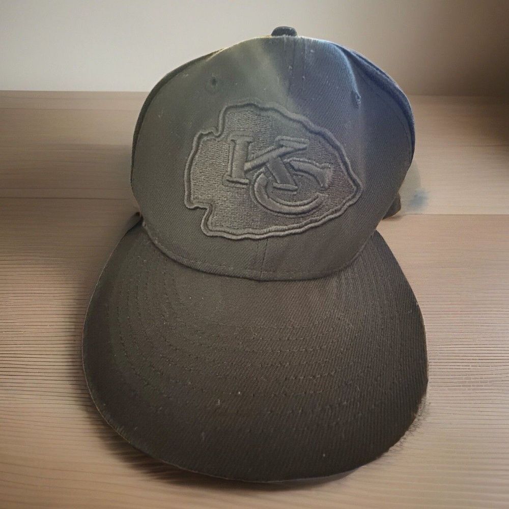 Kansas City Chiefs Fitted Hat Cap ALL BLACK Wool Blend TY A 10 New Era - Picture 2 of 7